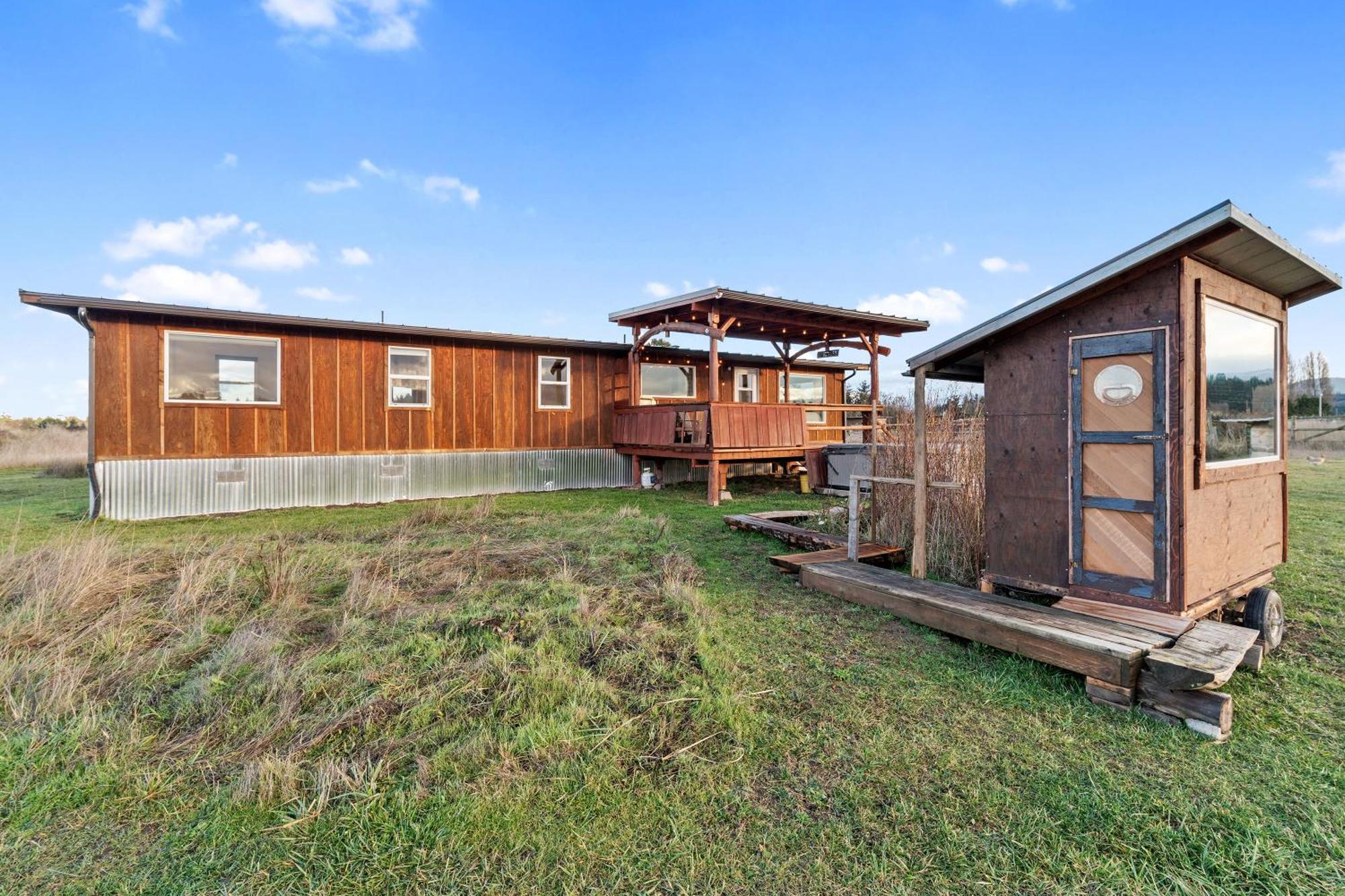Frontier Farmhouse-sauna &ht Farm stay Port Angeles
